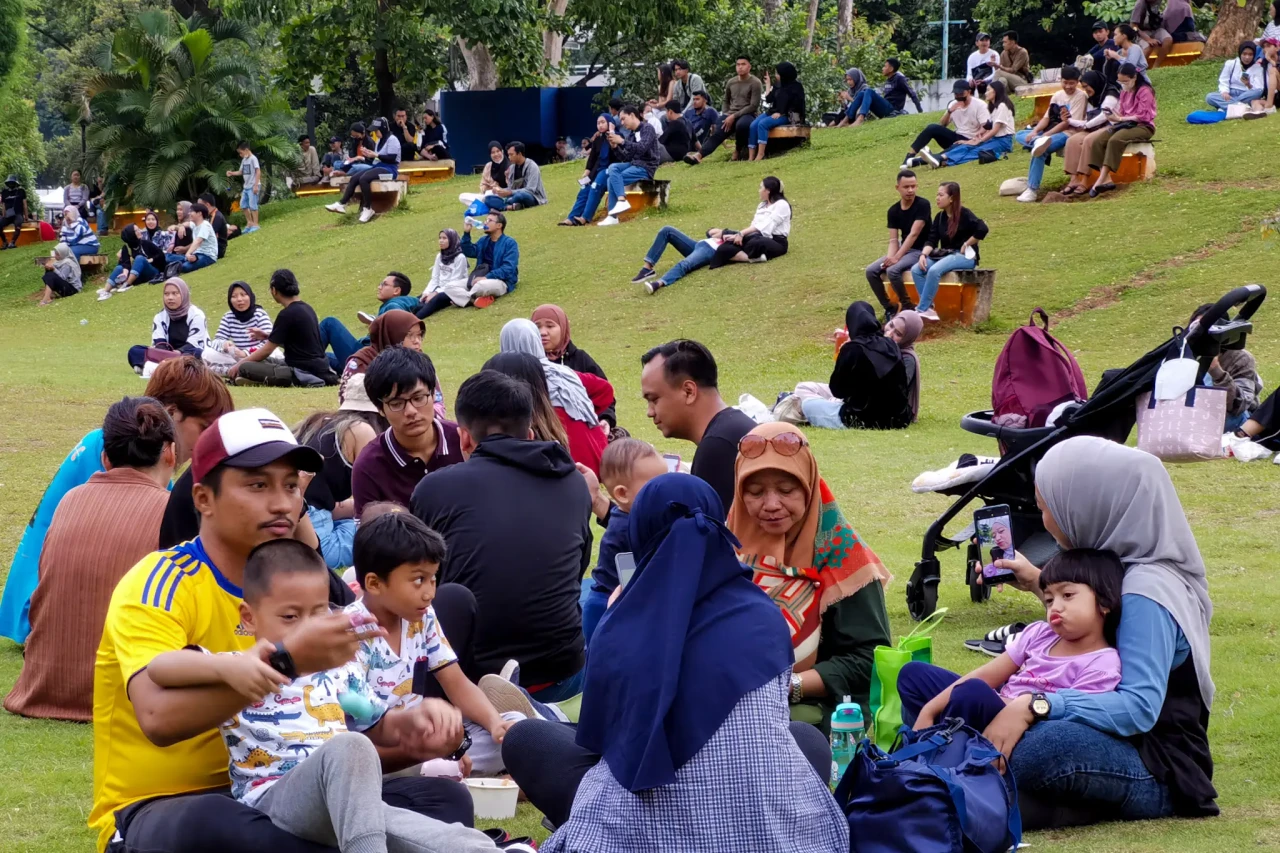 Keseruan Piknik di Hutan...