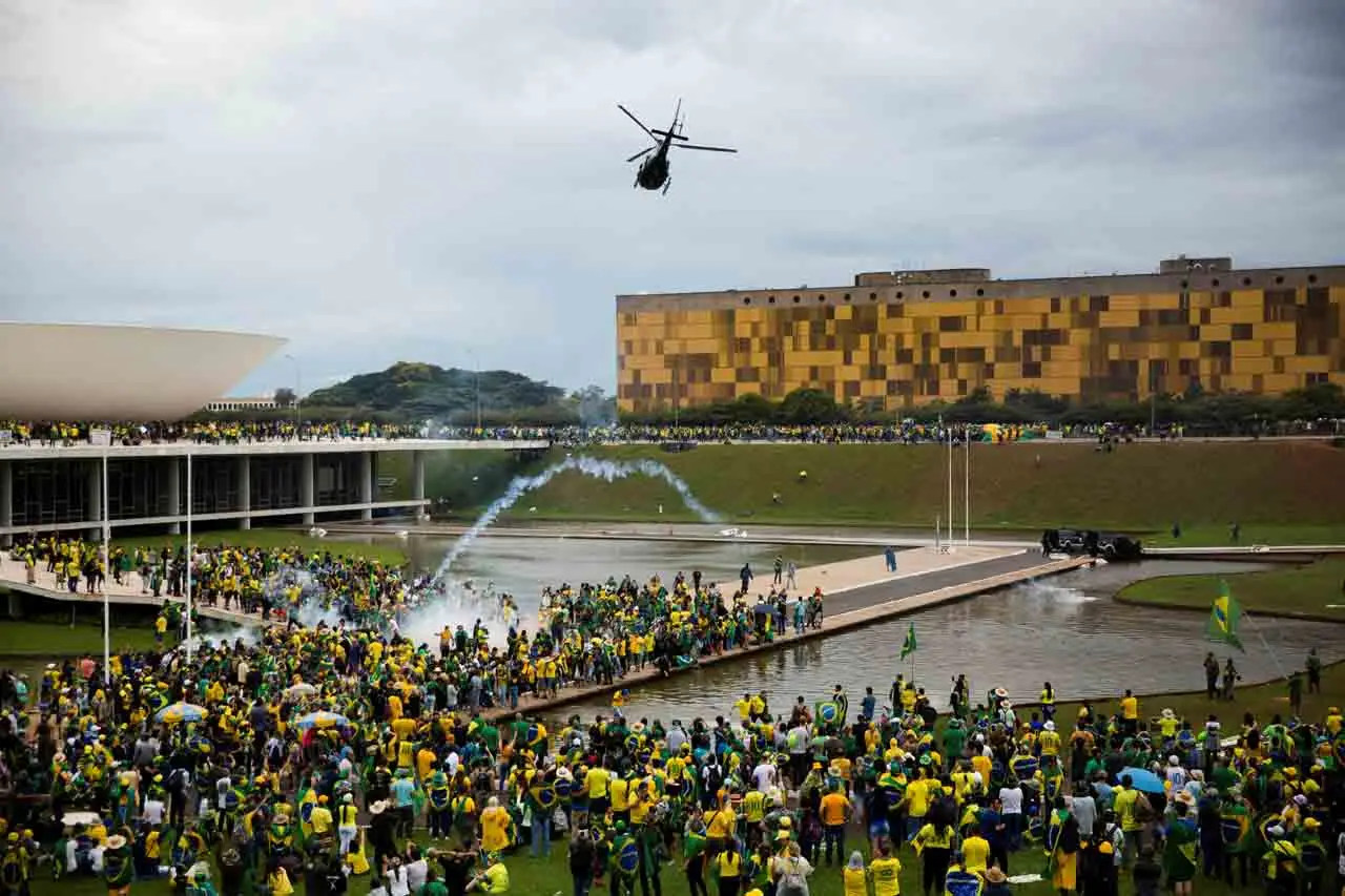 Brazil Mencekam, Pendukung...