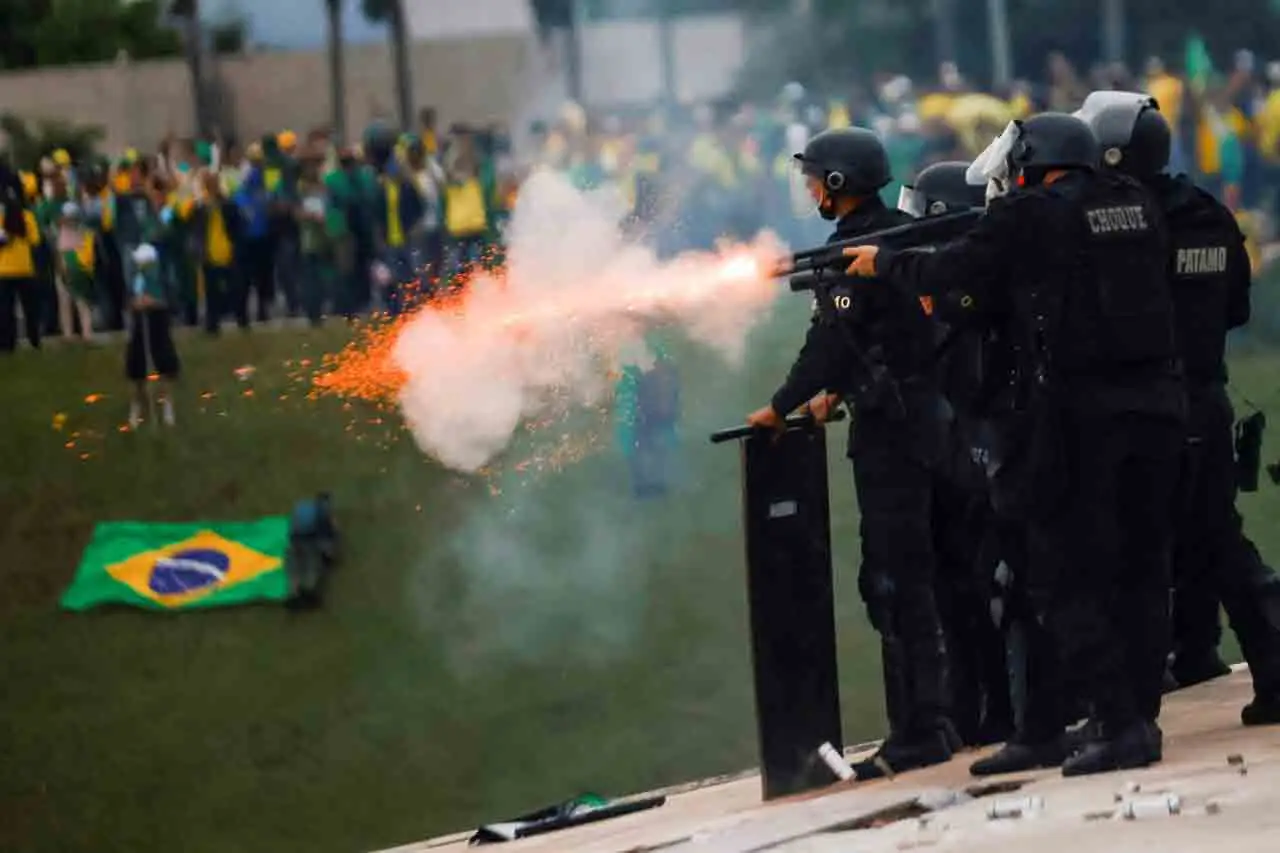 Brazil Mencekam, Pendukung...