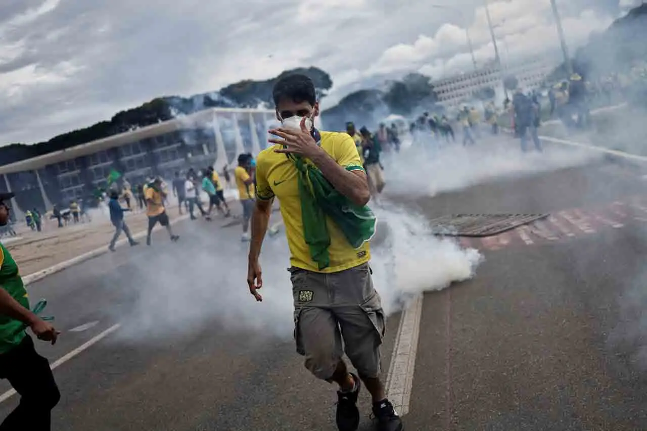 Brazil Mencekam, Pendukung...