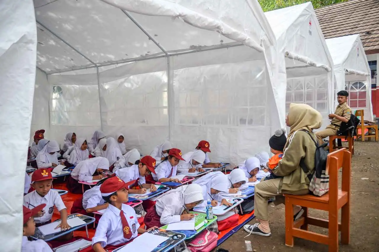 Hari Sekolah Pertama...