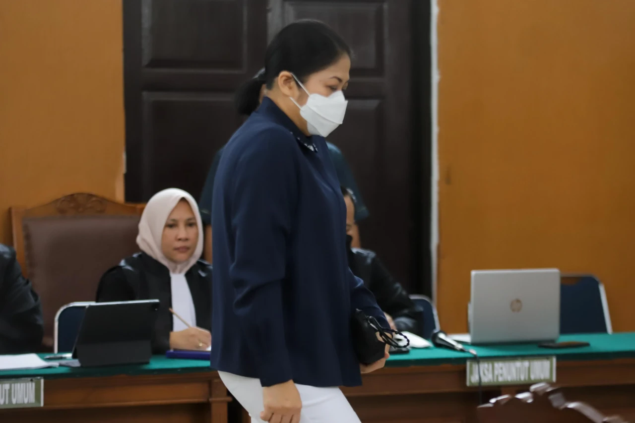 Sidang Pemeriksaan Terdakwa...