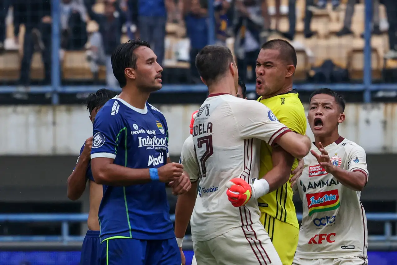 Gol Tunggal Ciro Alves...