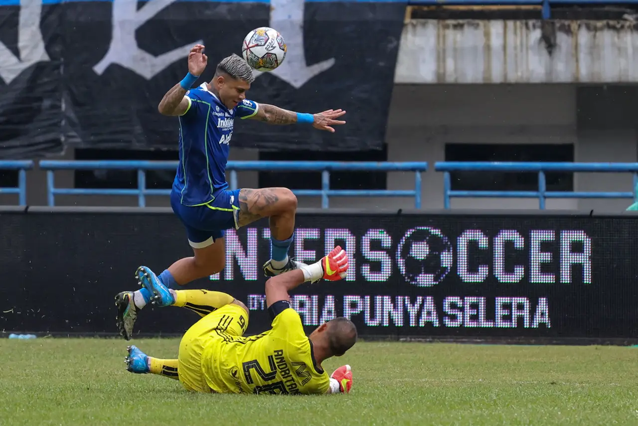 Gol Tunggal Ciro Alves...
