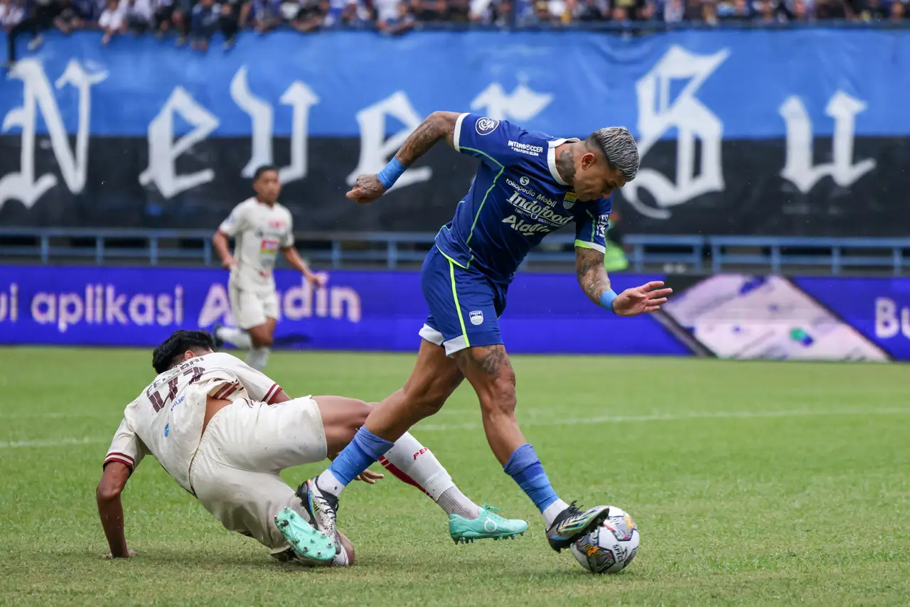 Gol Tunggal Ciro Alves...