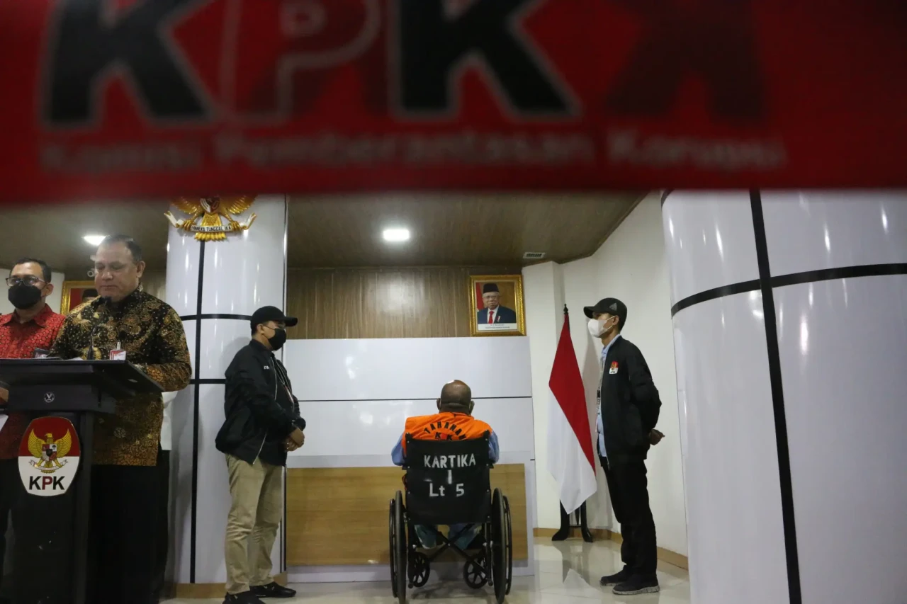 Diborgol dan Duduk di...