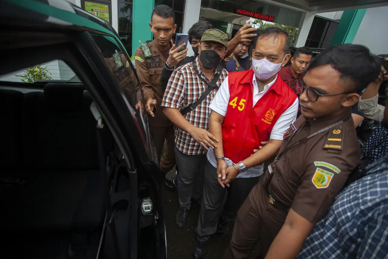 Kejari Batam Tahan Tersangka...