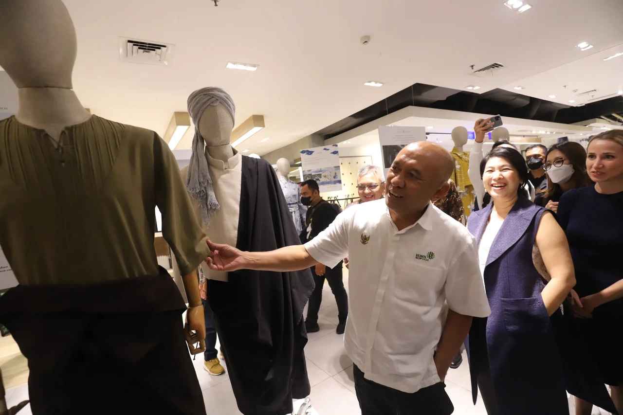 Teten Masduki Hadiri...