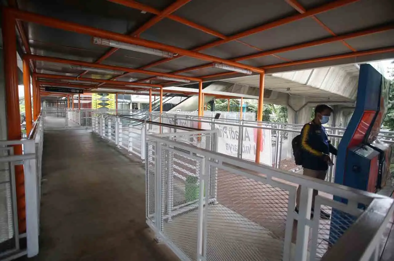 Skywalk Kebayoran Lama...