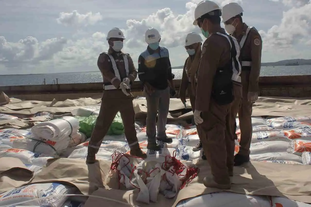5.000 Ton Beras Impor...