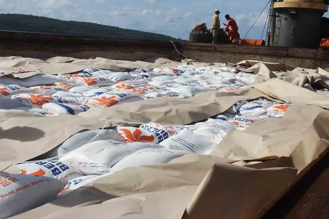 5.000 Ton Beras Impor...