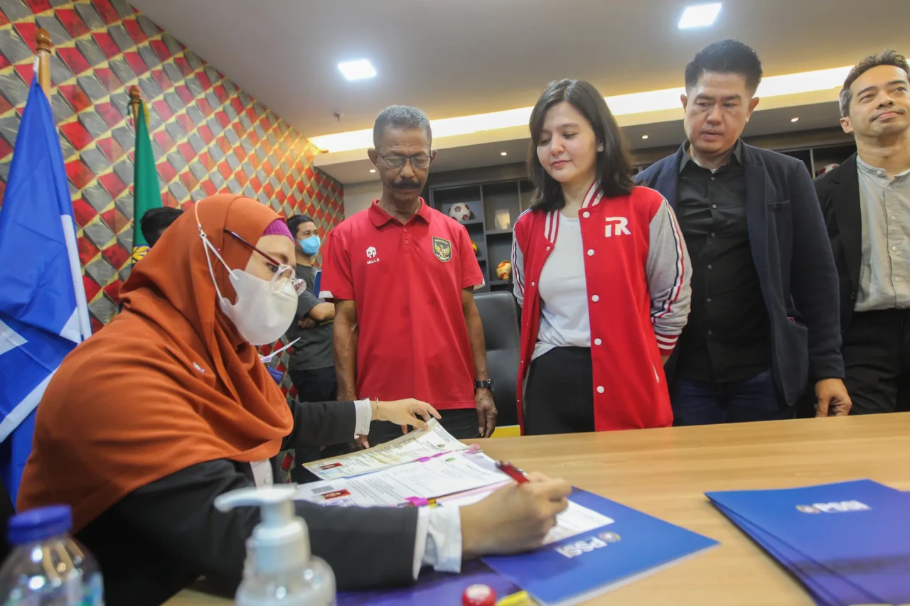 Ratu Tisha Calonkan...