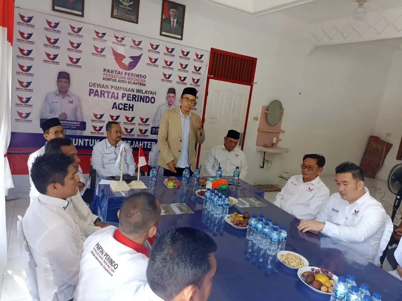 TGB Zainul Majdi Hadiri...
