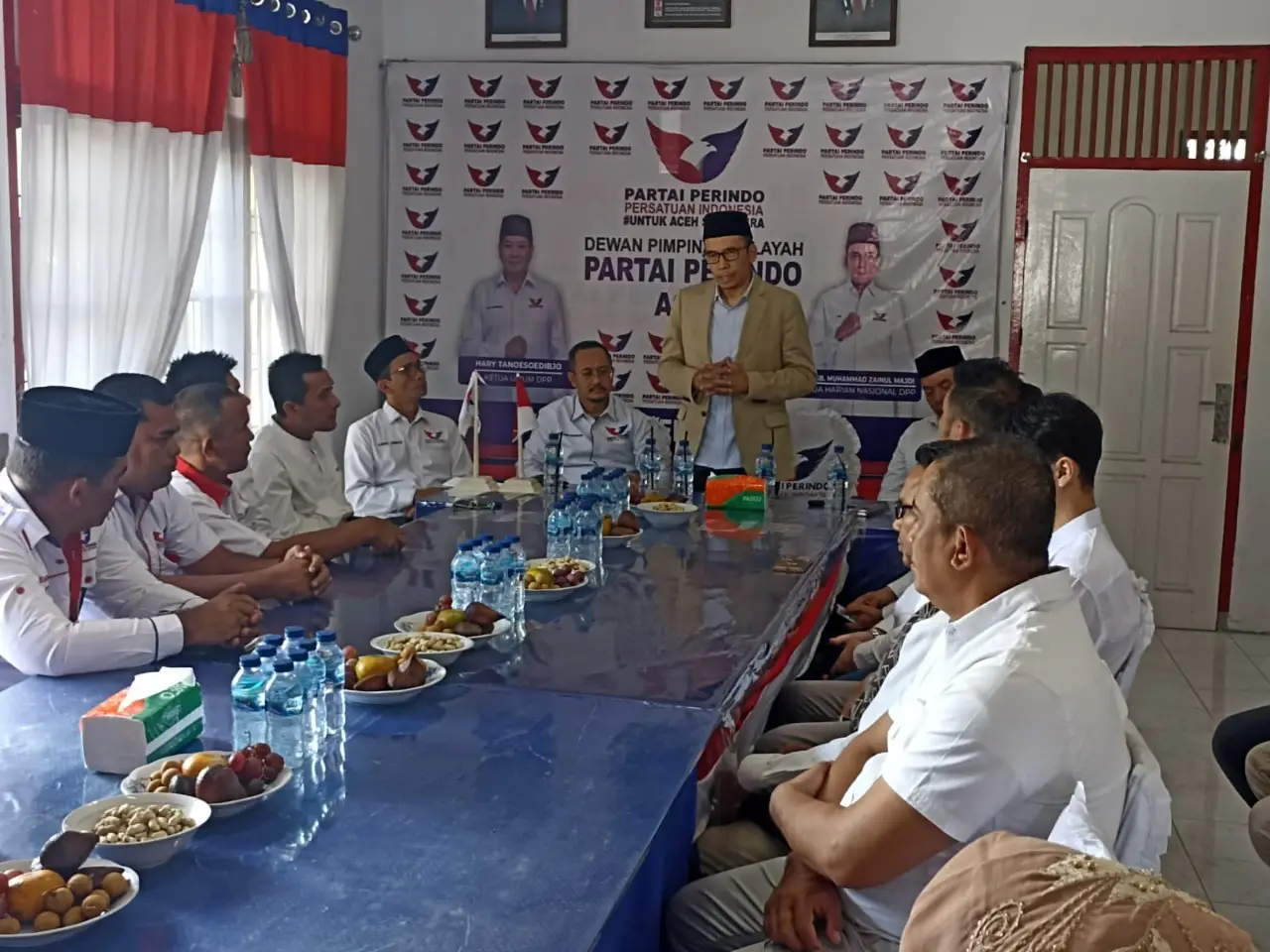 TGB Zainul Majdi Hadiri...