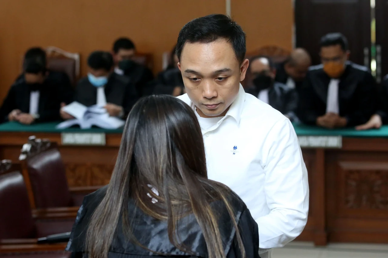 Ricky Rizal Dituntut...