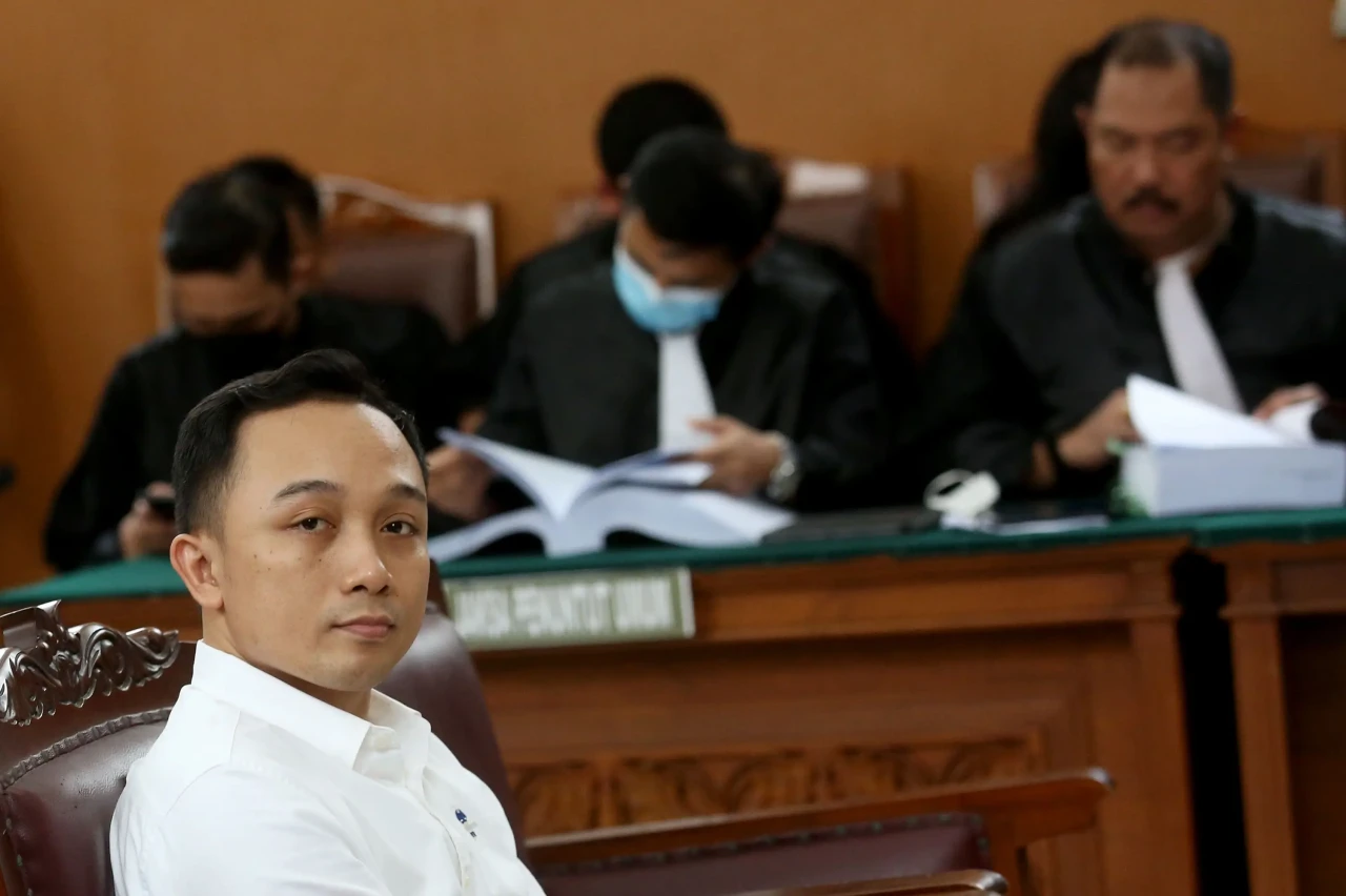 Ricky Rizal Dituntut...