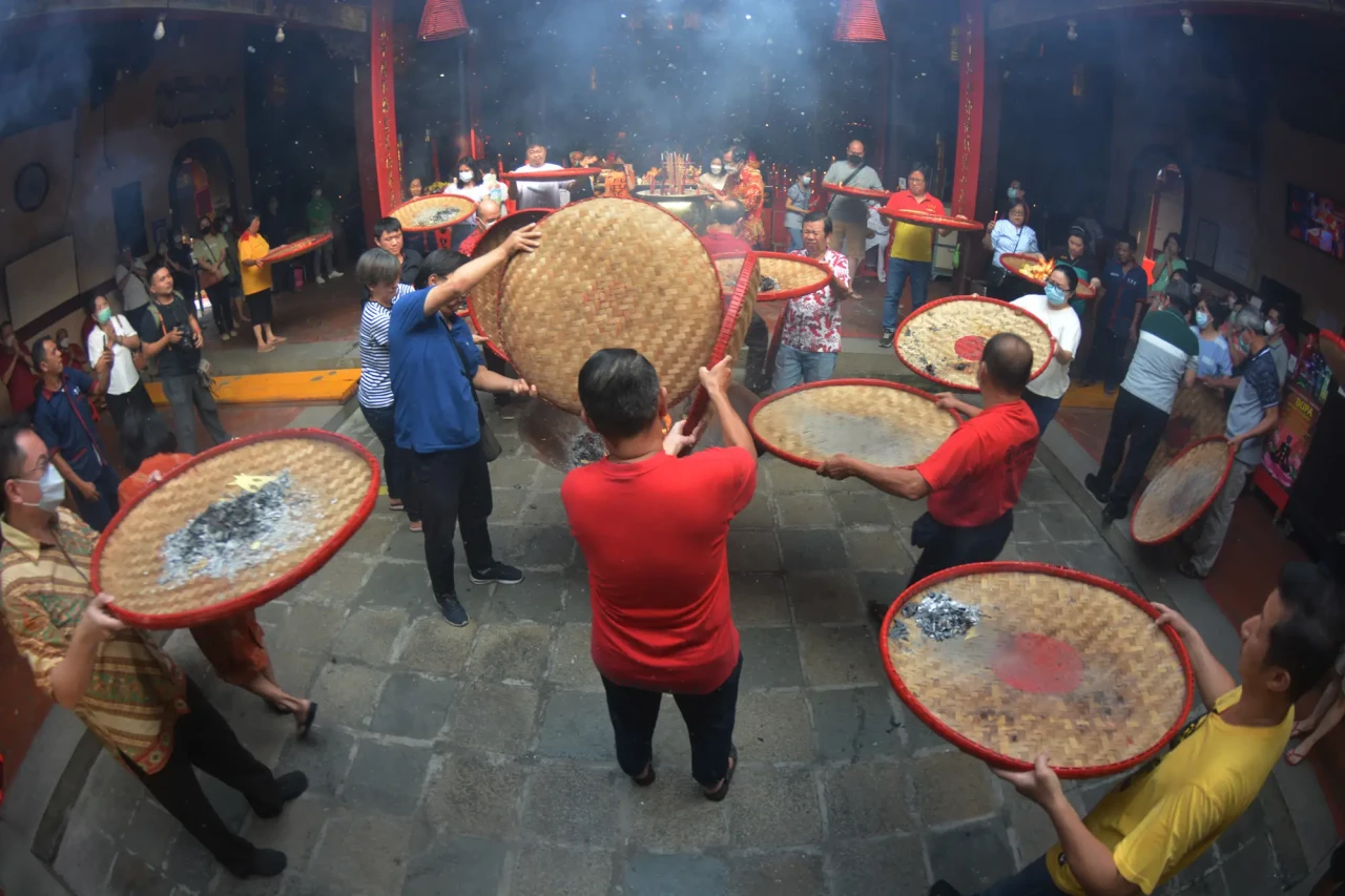 Ritual Bakar Tampah...