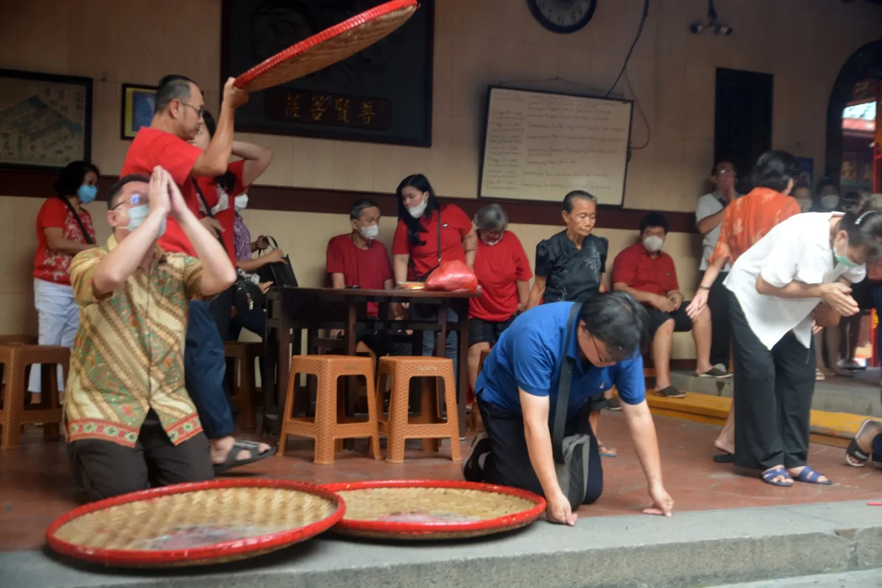 Ritual Bakar Tampah...