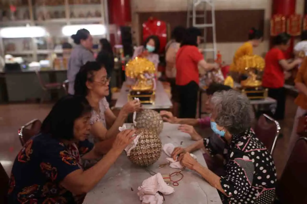 Persiapan Imlek di Makassar