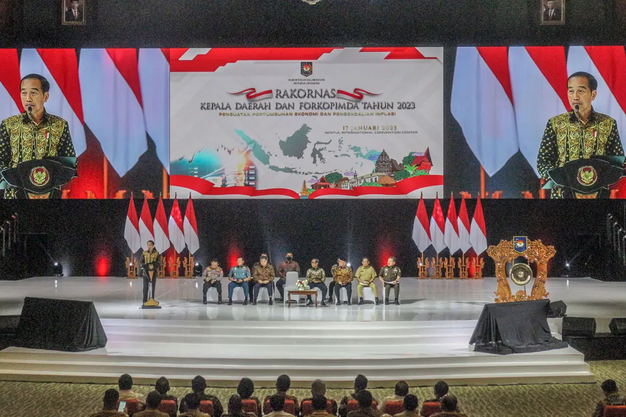 Jokowi Buka Rakornas...