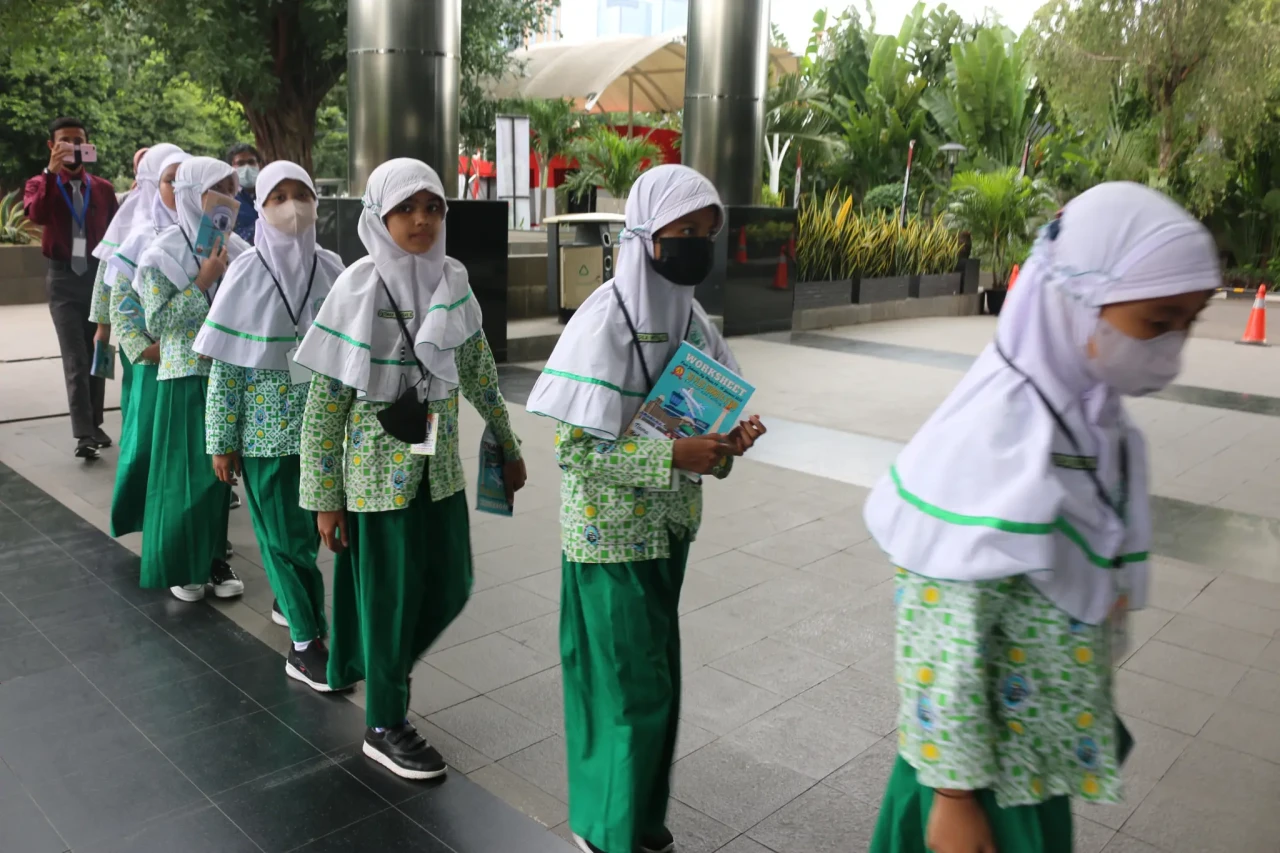 Membangun Budaya Anti...