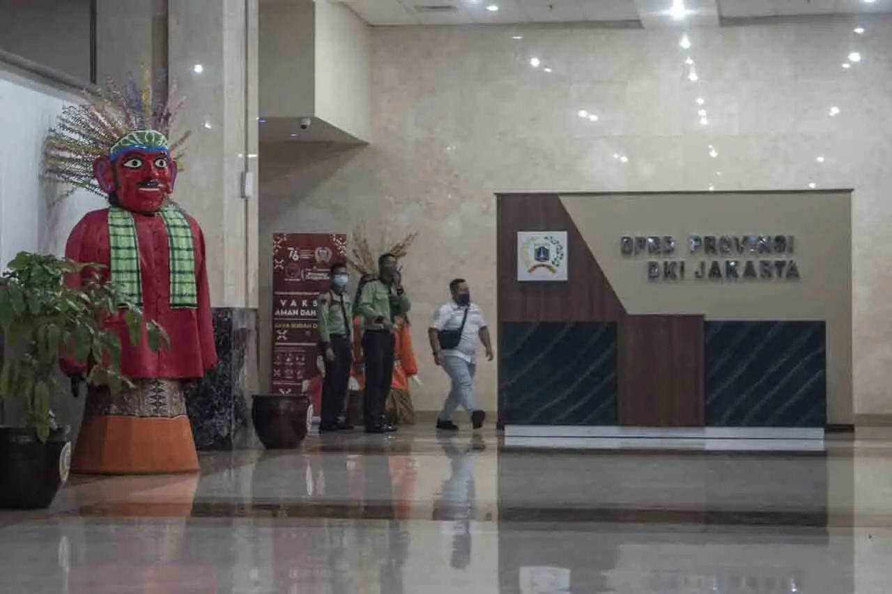 KPK Geledah Kantor DPRD...