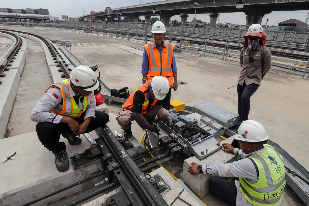 Melihat Depo LRT Jabodebek...