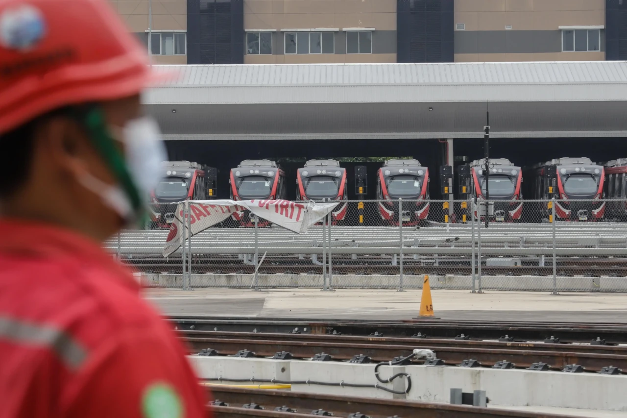 Melihat Depo LRT Jabodebek...