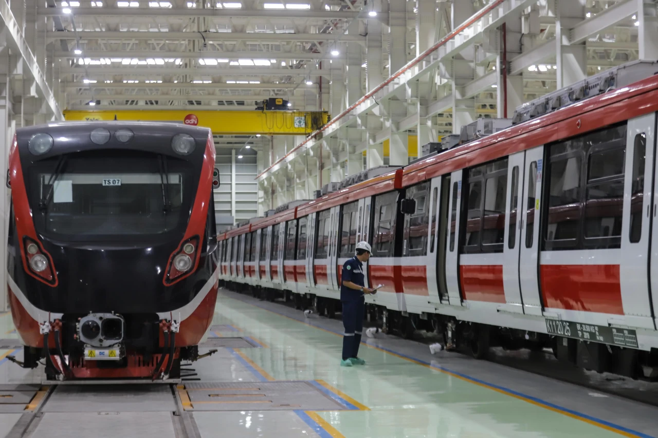 Melihat Depo LRT Jabodebek...