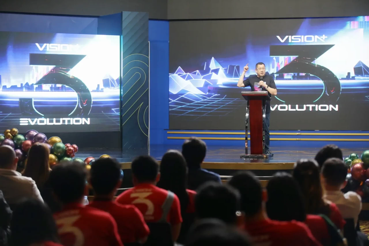 HT Hadiri Syukuran Vision+...