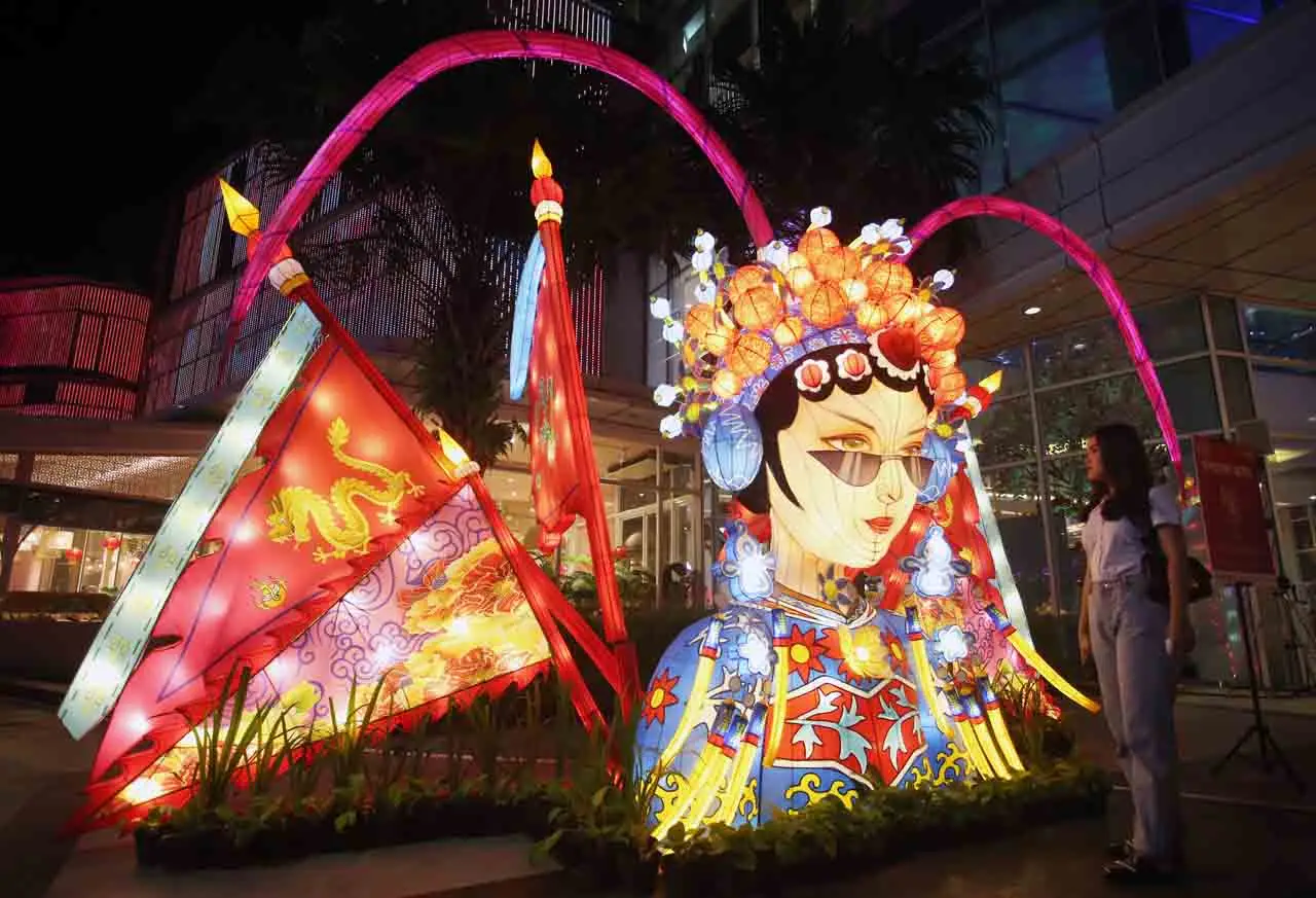 Mengunjungi Festival...