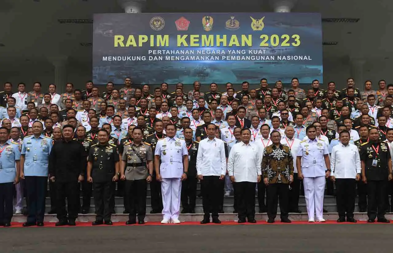 Jokowi Hadiri Rapim...