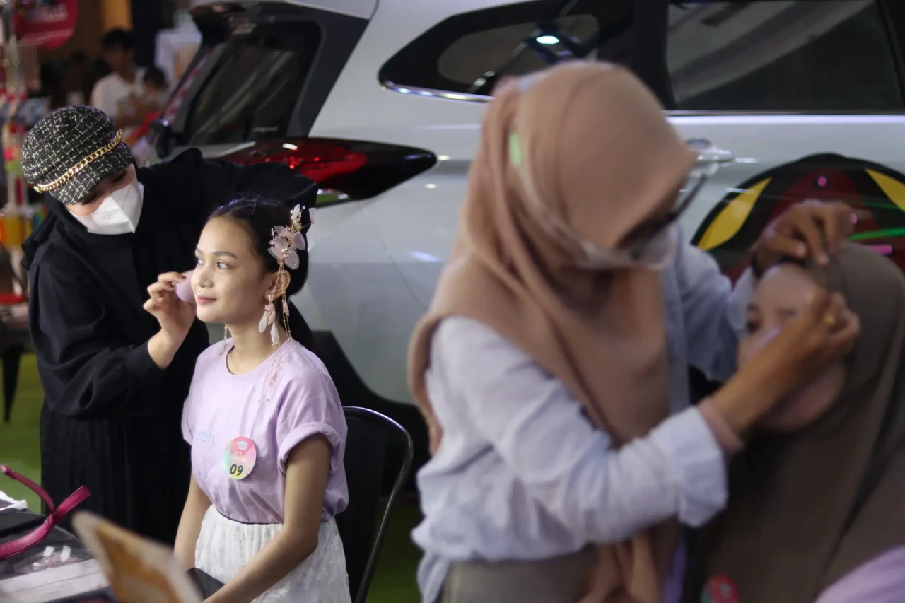 Keseruan Lomba Make...