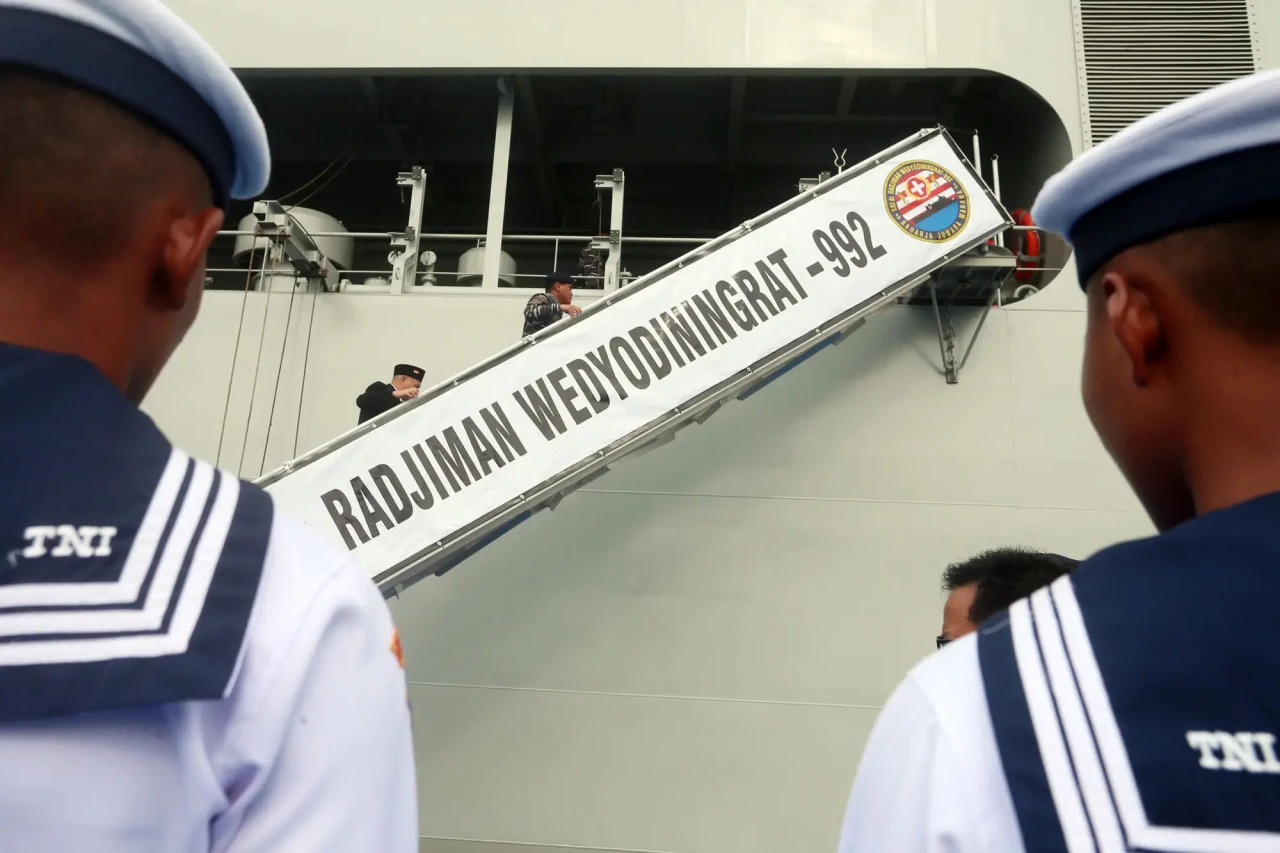 Kapal Rumah Sakit KRI...