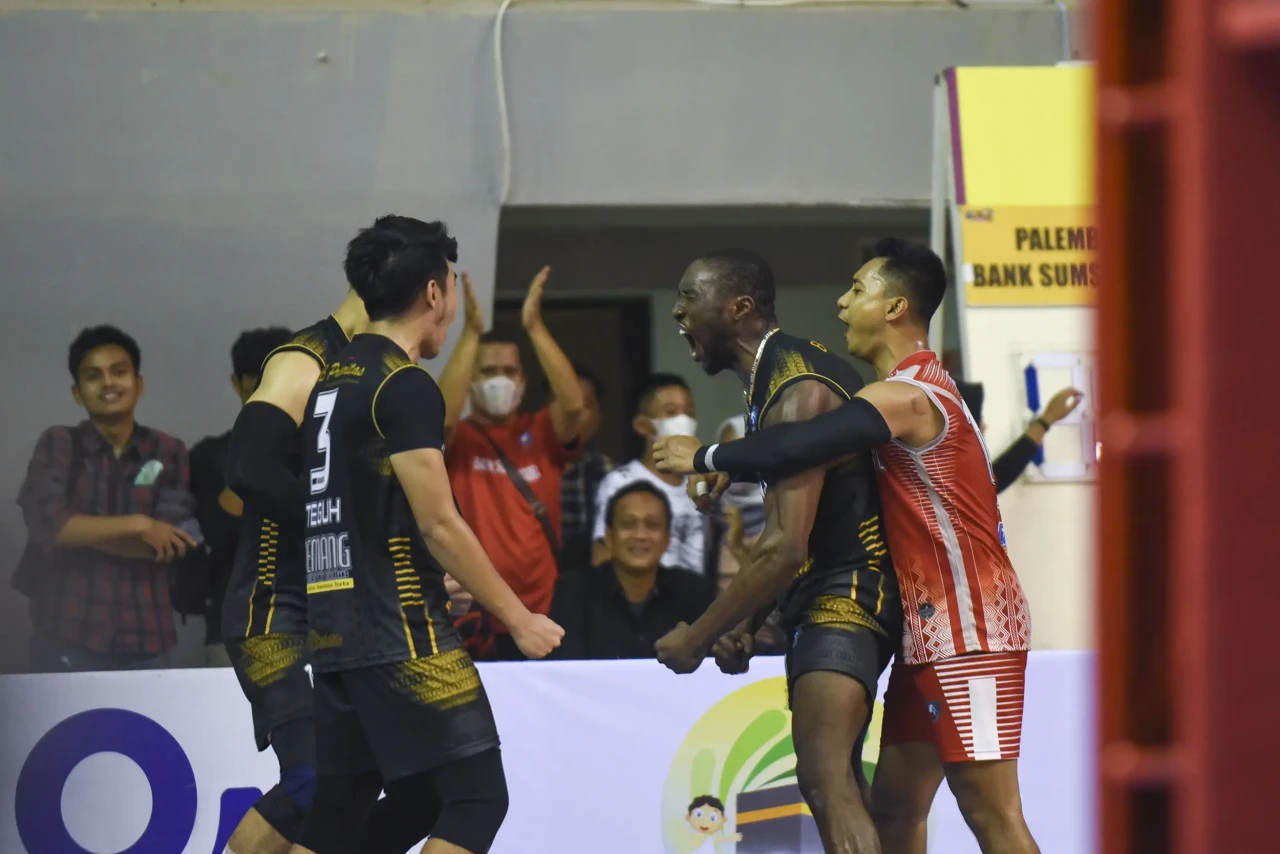 AHY Saksikan Kemenangan...