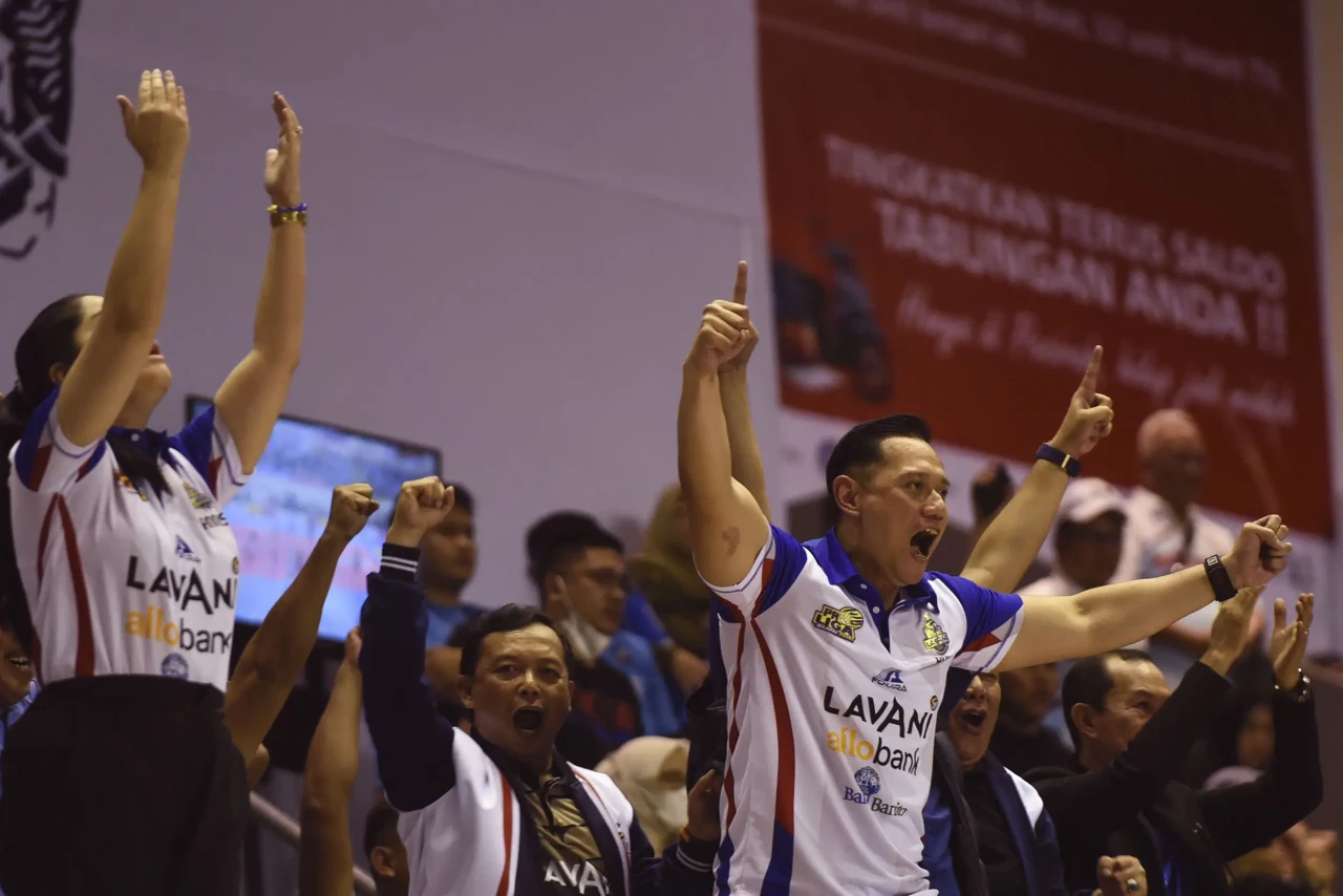 AHY Saksikan Kemenangan...