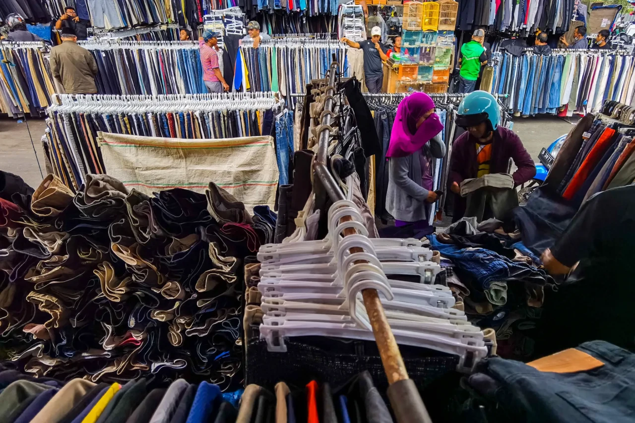 Thrifting Sebagai Gaya...