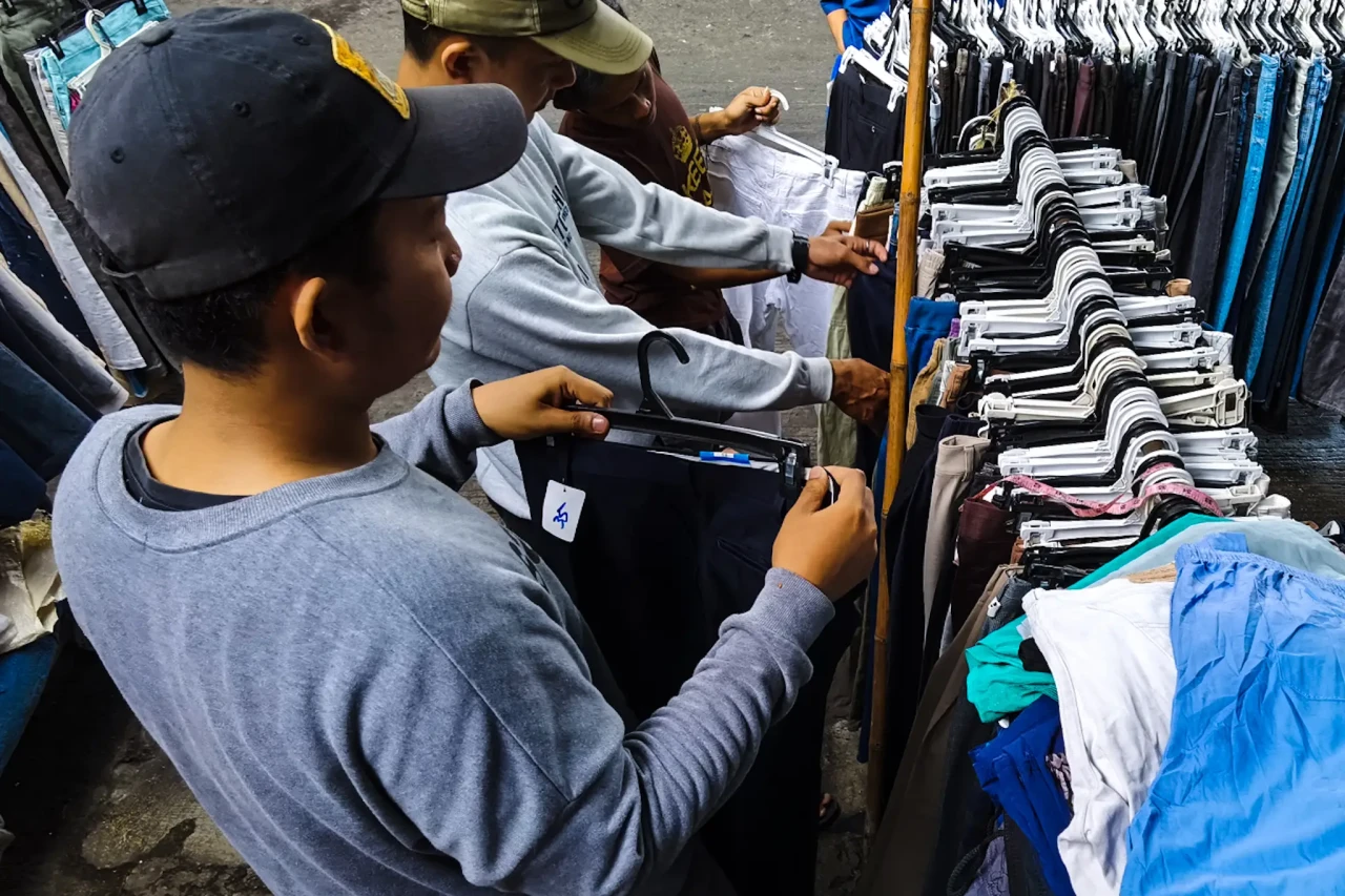 Thrifting Sebagai Gaya...
