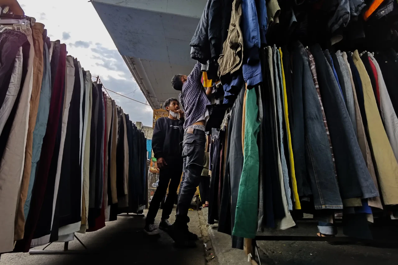 Thrifting Sebagai Gaya...
