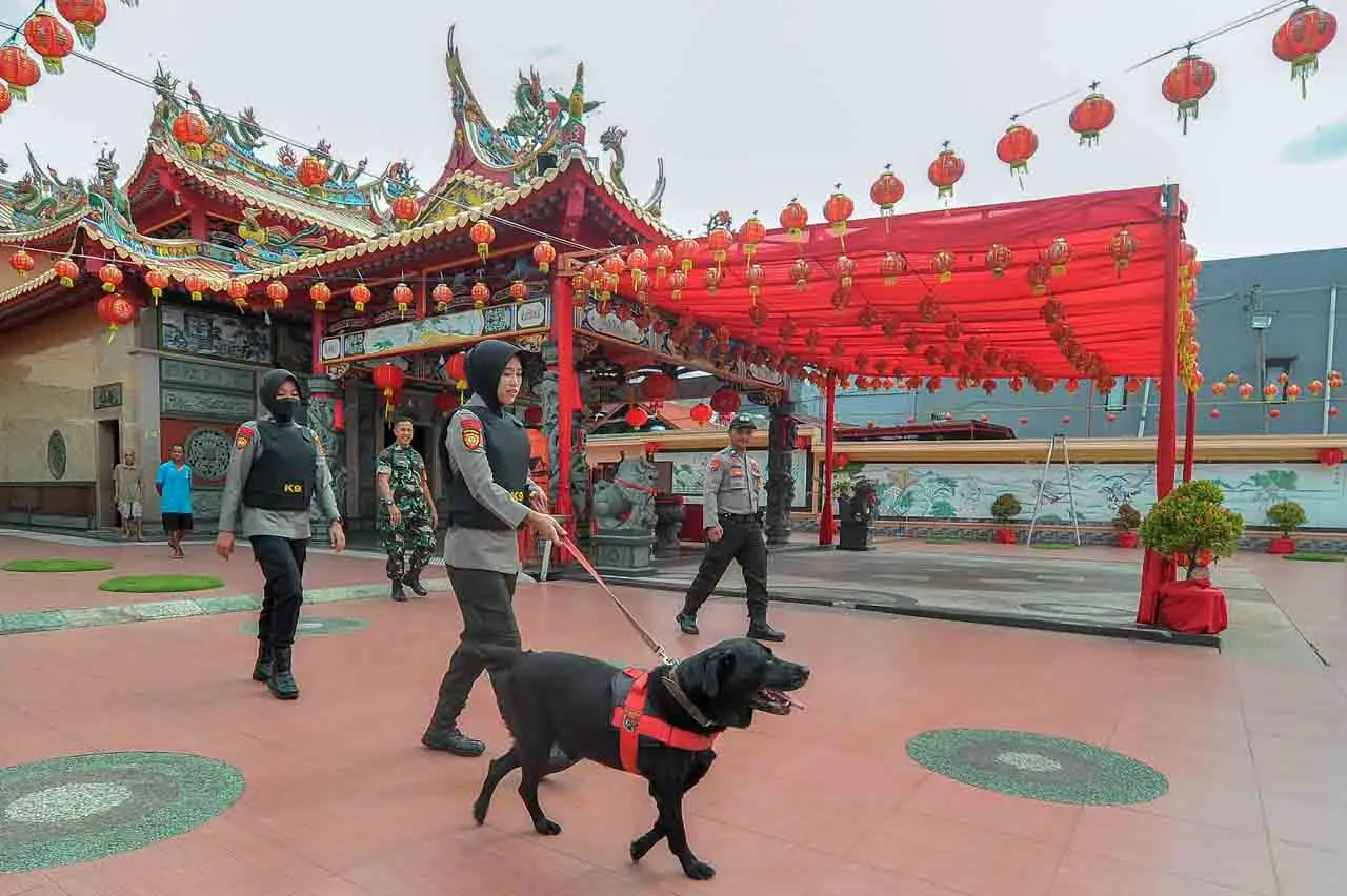 Polisi Kerahkan Anjing...