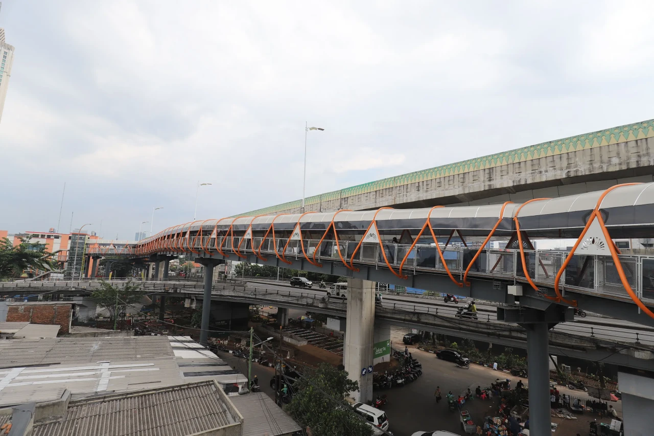 Ujicoba Skywalk Kebayoran...