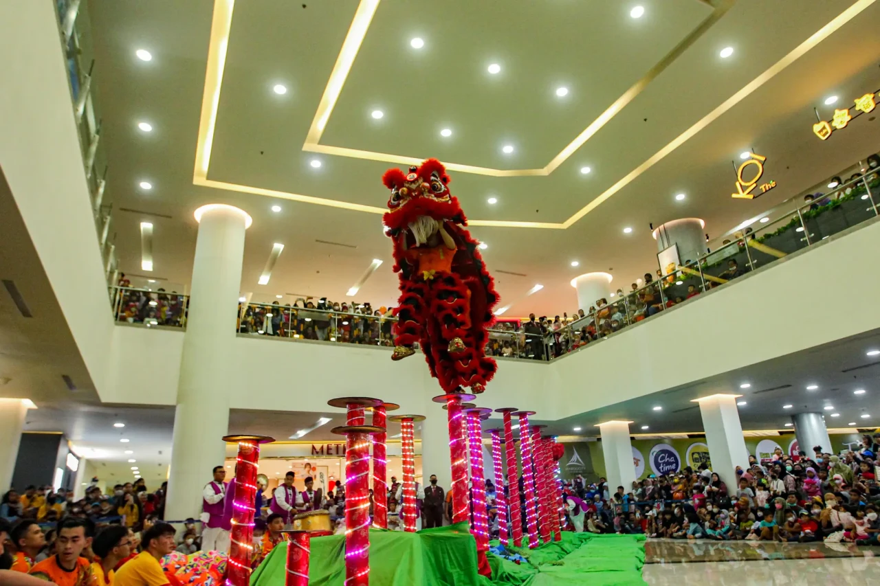 Atraksi Barongsai Meriahkan...