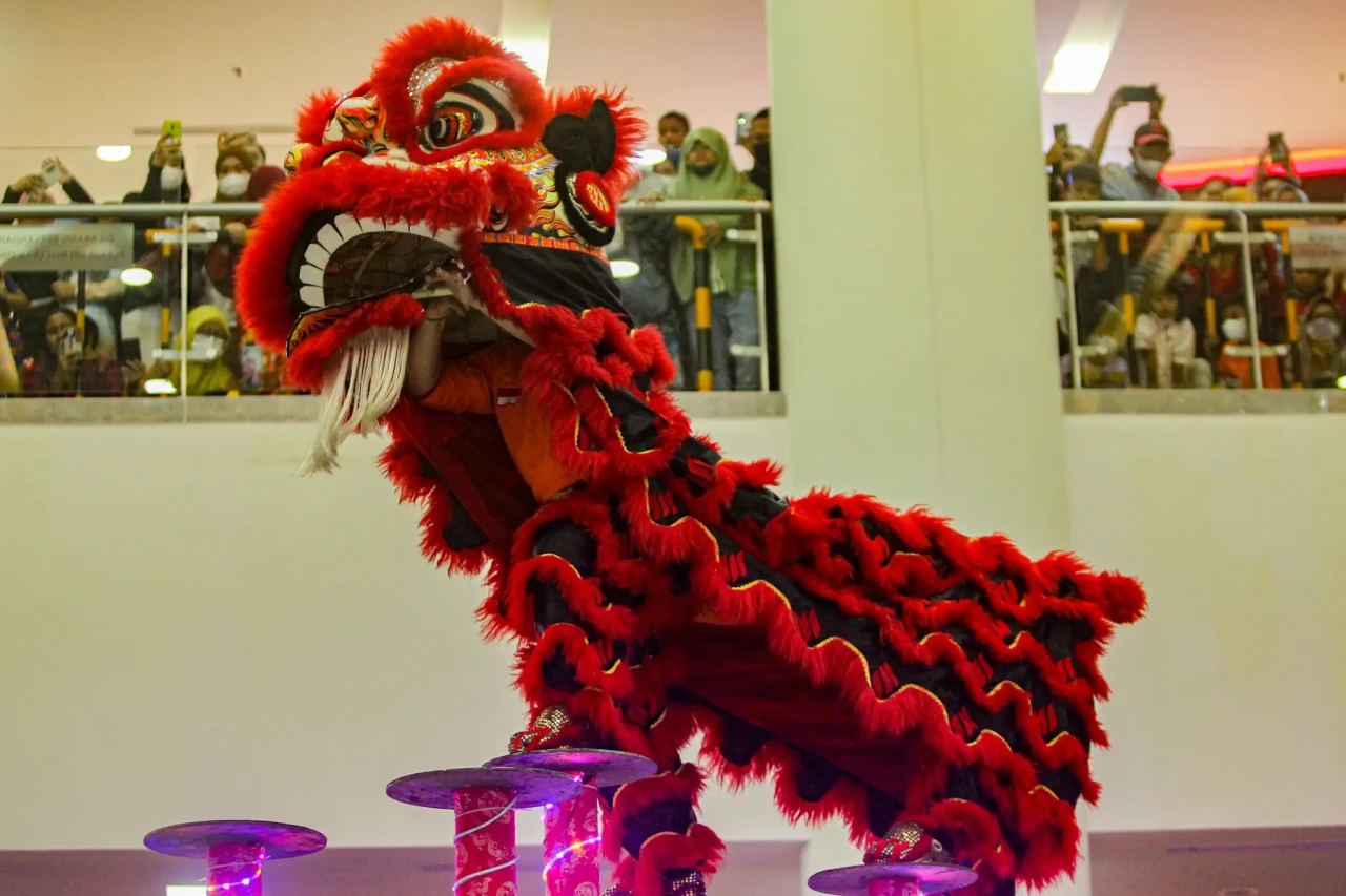 Atraksi Barongsai Meriahkan...