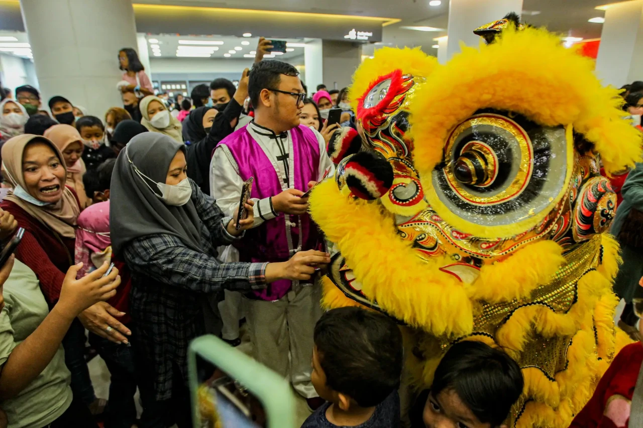 Atraksi Barongsai Meriahkan...