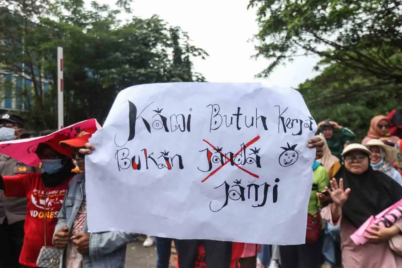 Unjuk Rasa Warga di...