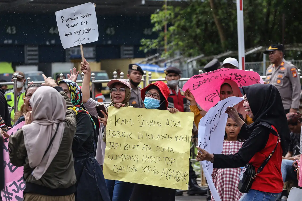 Unjuk Rasa Warga di...