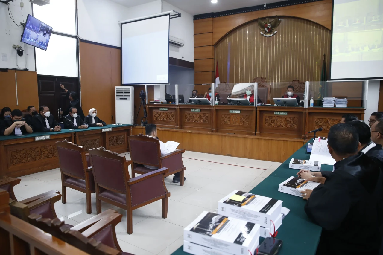 Bacakan Pleidoi, Kuat...