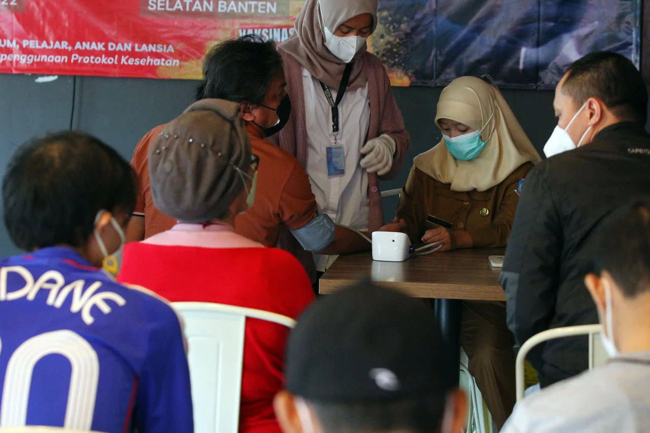 Antusiasme Warga Lakukan...