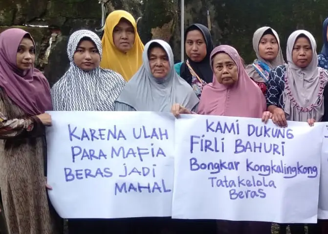 Emak-emak di Mataram...
