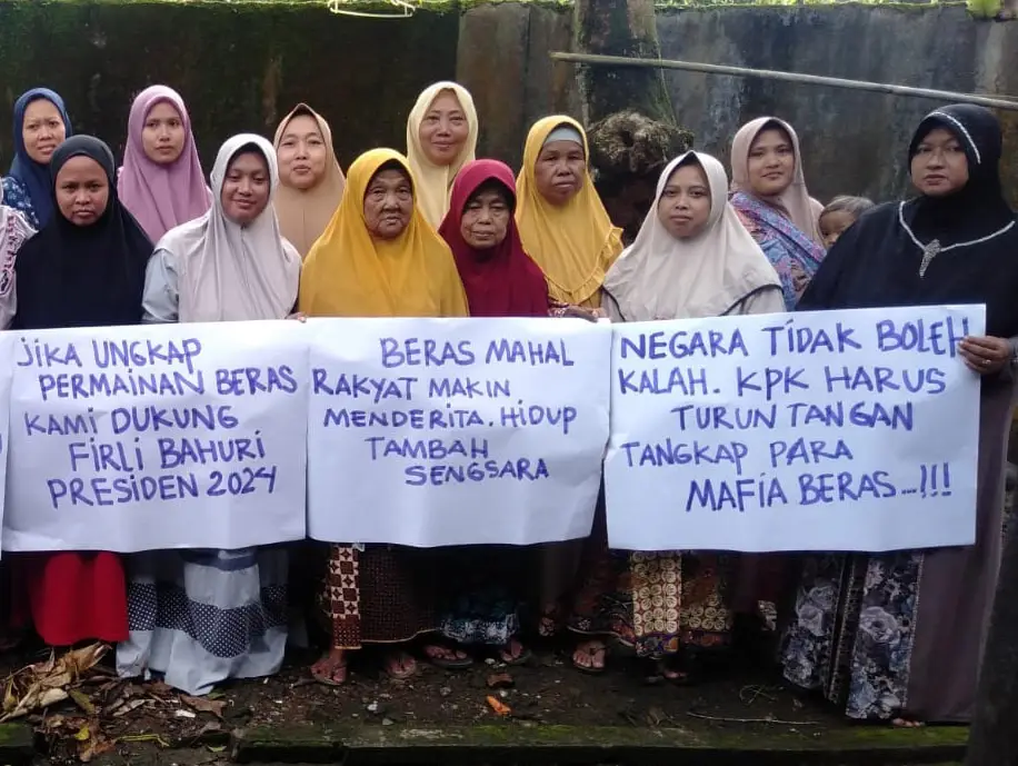 Emak-emak di Mataram...